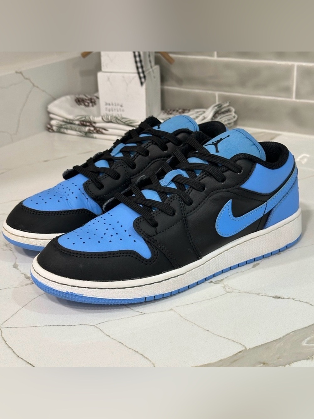Nike Air Jordan 1 Low. Youth 5.5 Color University Blue And Black.